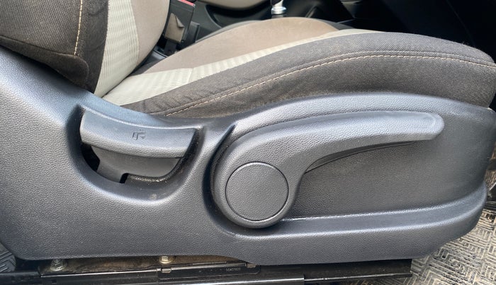 2019 Hyundai Elite i20 ASTA 1.2 (O), Petrol, Manual, 72,063 km, Driver Side Adjustment Panel