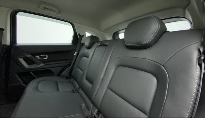 2019 Tata Harrier XZ 2.0L DARK EDITION, Diesel, Manual, 93,942 km, Right Side Rear Door Cabin