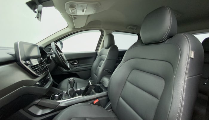 2019 Tata Harrier XZ 2.0L DARK EDITION, Diesel, Manual, 93,942 km, Right Side Front Door Cabin