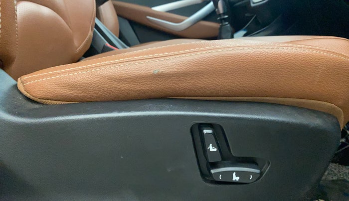 2022 MG HECTOR PLUS SHARP 2.0 DIESEL TURBO MT 6-STR, Diesel, Manual, 40,471 km, Driver Side Adjustment Panel