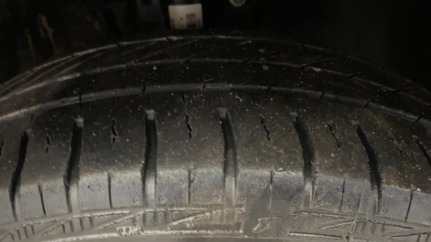 2021 Volkswagen Polo TRENDLINE 1.0L, Petrol, Manual, 26,862 km, Right Front Tyre Tread