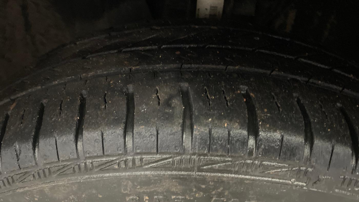 2021 Volkswagen Polo TRENDLINE 1.0L, Petrol, Manual, 26,862 km, Left Front Tyre Tread
