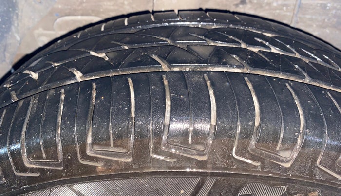 2017 Hyundai Elite i20 SPORTZ 1.2, Petrol, Manual, 1,17,819 km, Right Rear Tyre Tread