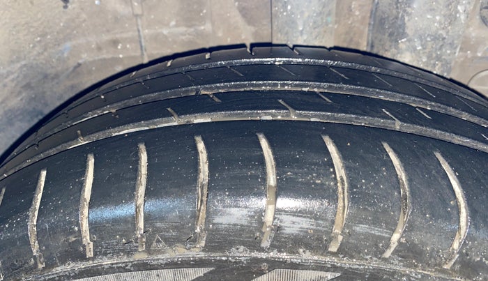 2017 Hyundai Elite i20 SPORTZ 1.2, Petrol, Manual, 1,17,819 km, Left Rear Tyre Tread