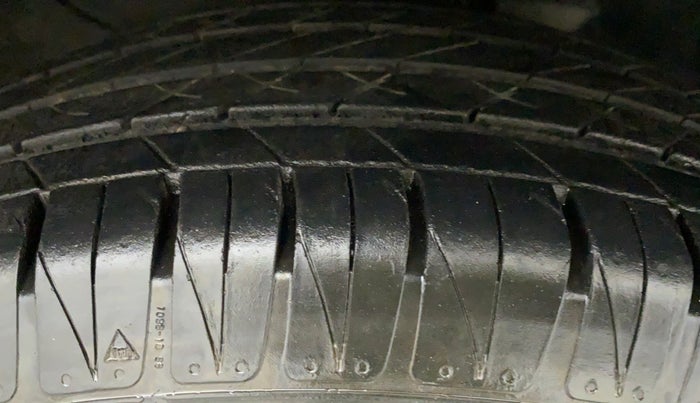 2022 KIA SONET HTK PLUS 1.0 IMT, Petrol, Manual, 16,989 km, Right Front Tyre Tread