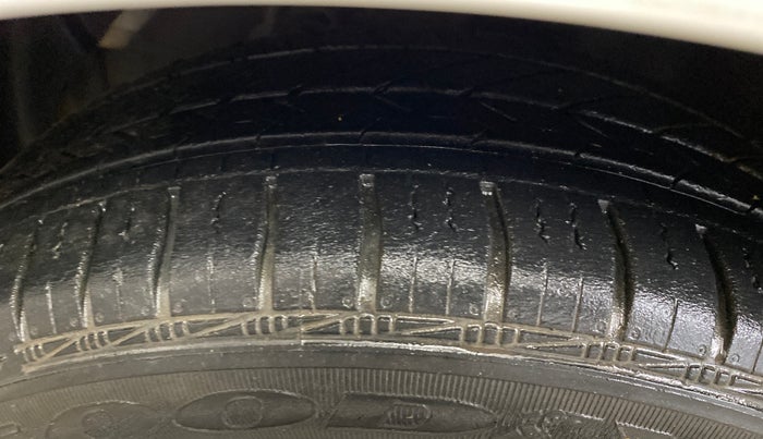 2015 Hyundai Grand i10 SPORTZ 1.2 KAPPA VTVT, Petrol, Manual, 50,768 km, Left Front Tyre Tread