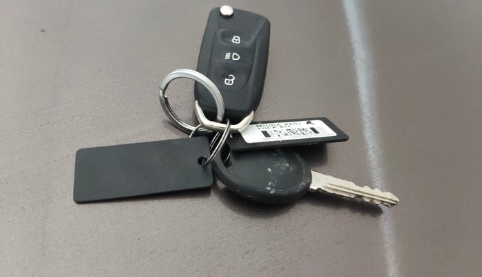 2016 Tata Tiago XZ PETROL, Petrol, Manual, 88,841 km, Key Close Up