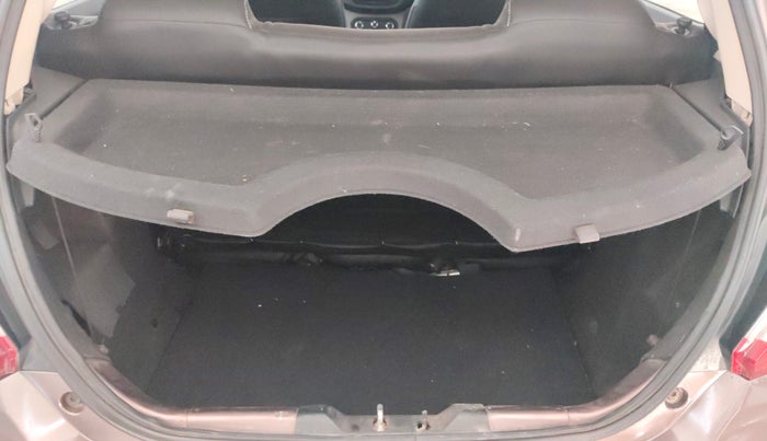 2016 Tata Tiago XZ PETROL, Petrol, Manual, 88,841 km, Boot Inside