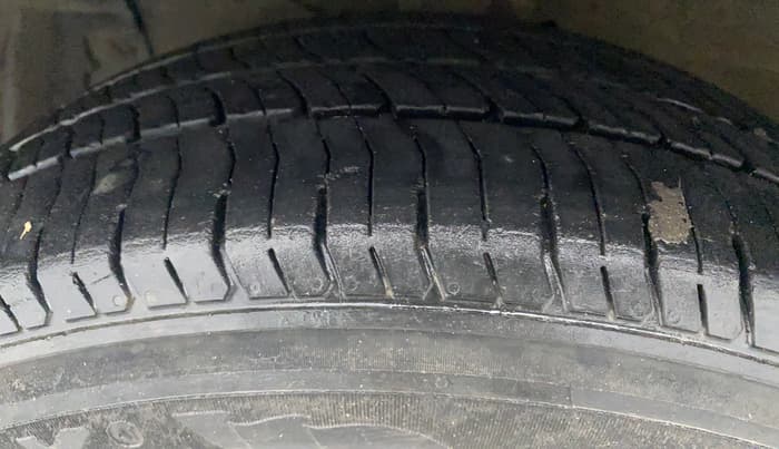 2017 Maruti Ertiga ZDI SHVS, Diesel, Manual, 56,826 km, Left Front Tyre Tread