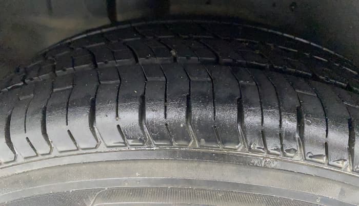 2017 Maruti Ertiga ZDI SHVS, Diesel, Manual, 56,826 km, Right Rear Tyre Tread