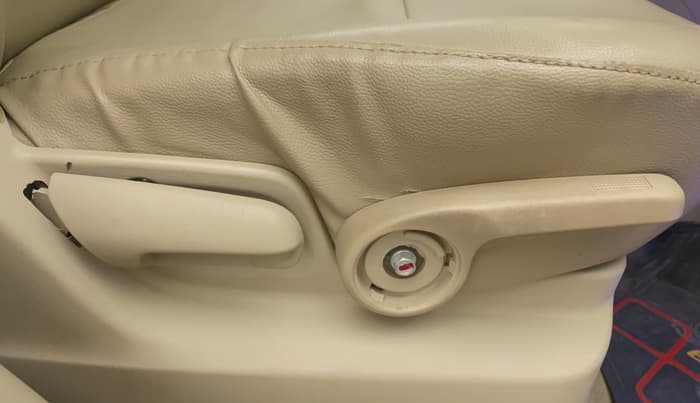 2017 Maruti Ertiga ZDI SHVS, Diesel, Manual, 56,826 km, Driver Side Adjustment Panel