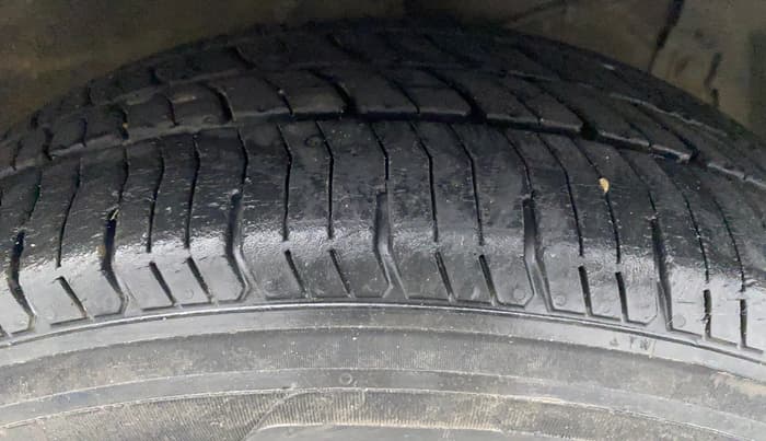 2017 Maruti Ertiga ZDI SHVS, Diesel, Manual, 56,826 km, Right Front Tyre Tread
