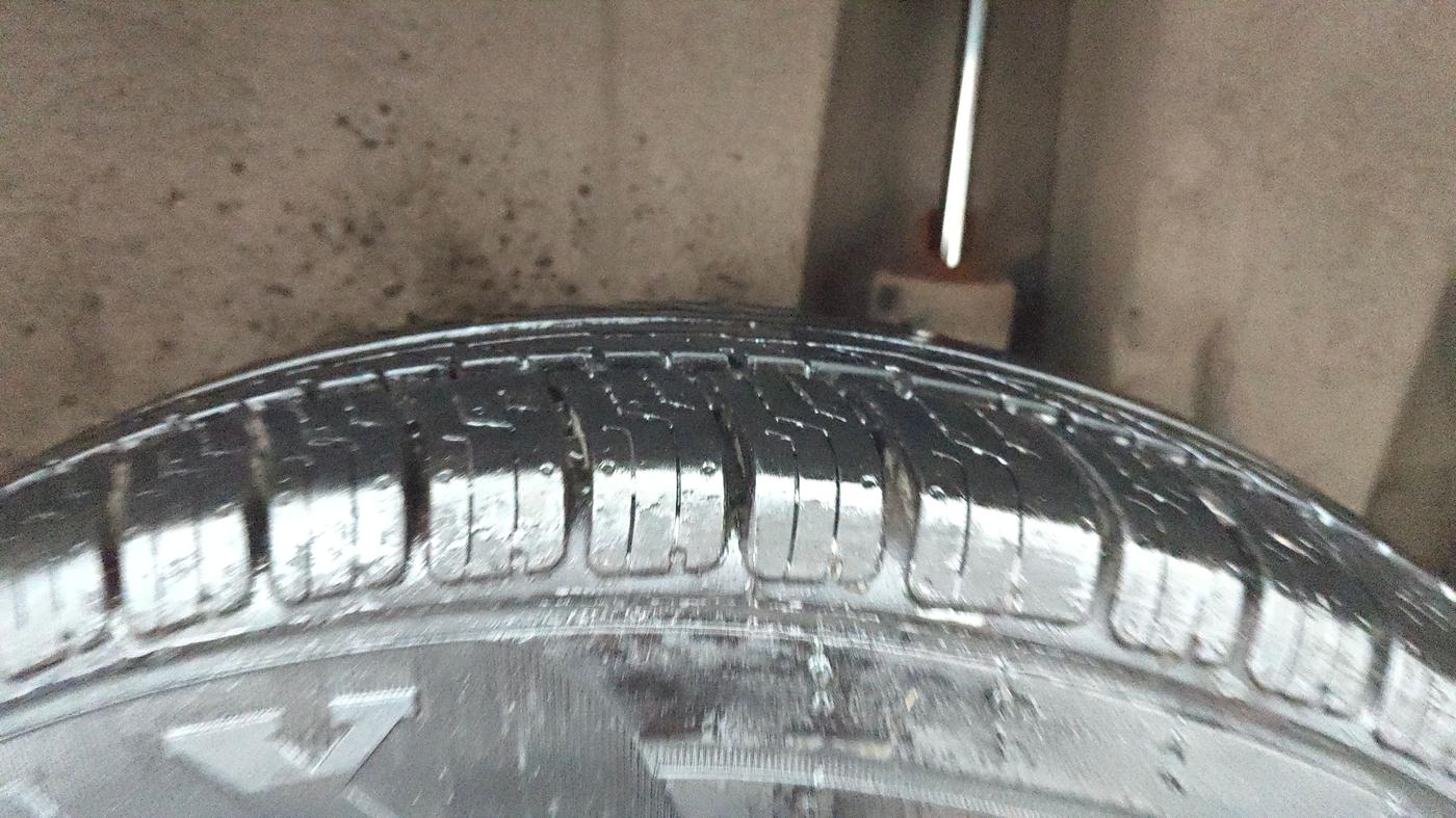 2013 Maruti Swift VXI, Petrol, Manual, 50,723 km, Left Rear Tyre Tread