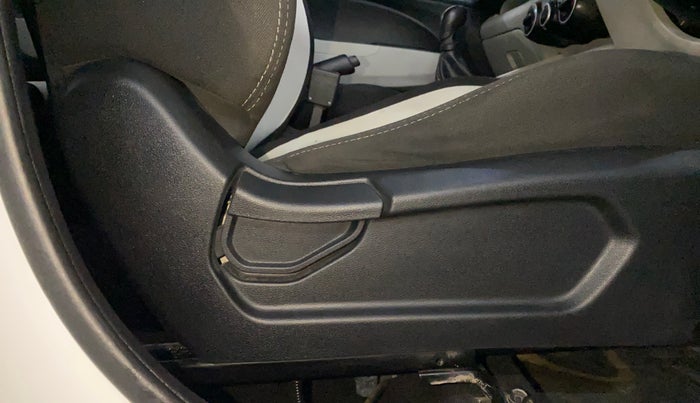 2022 Hyundai VENUE S (O) 1.0 TURBO IMT, Petrol, Manual, 79,185 km, Driver Side Adjustment Panel