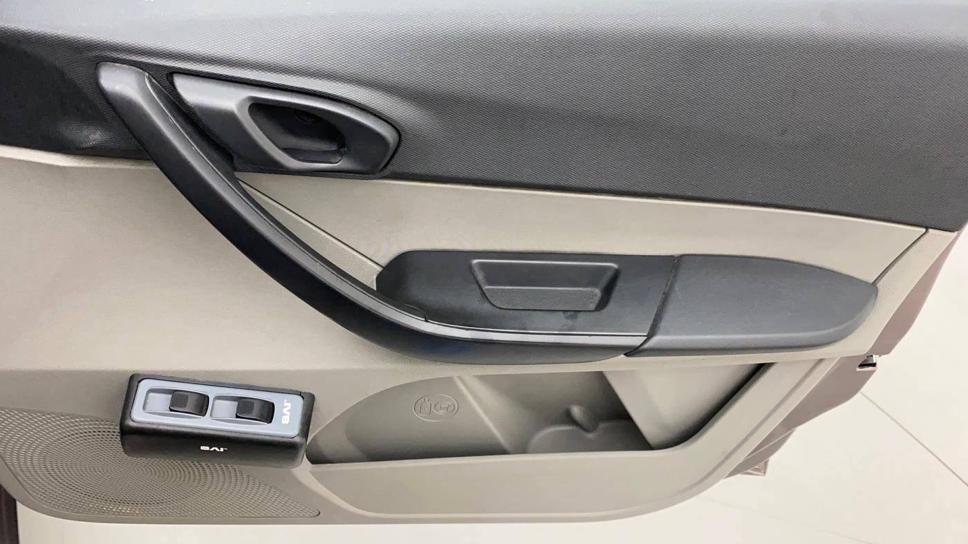 2017 Tata Tiago XE PETROL, Petrol, Manual, 71,260 km, Driver Side Door Panels Control