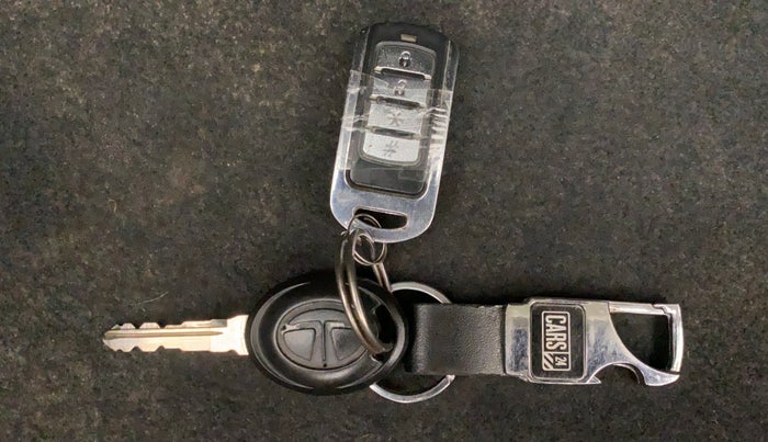 2017 Tata Tiago XE PETROL, Petrol, Manual, 71,260 km, Key Close Up