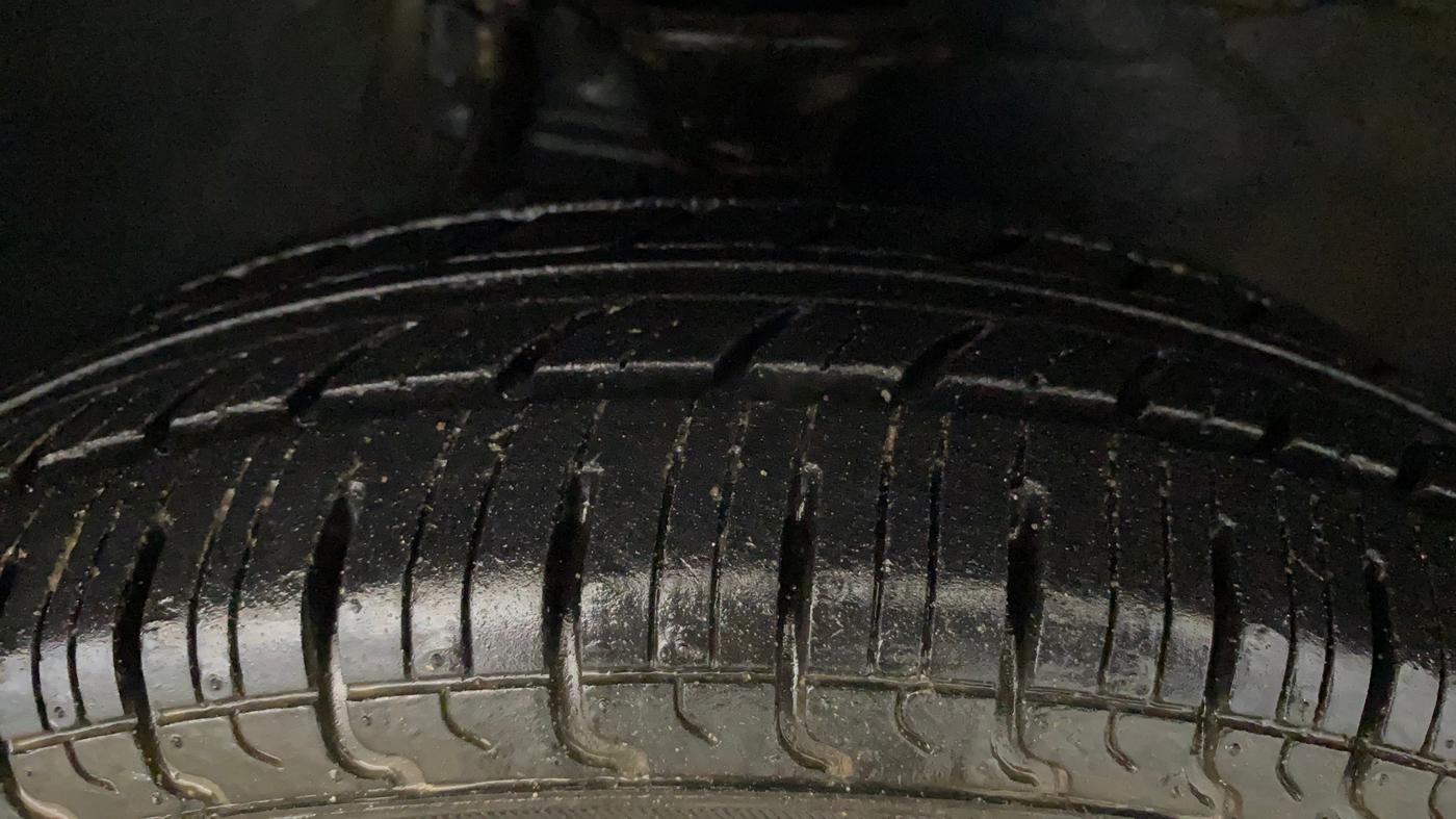2015 Maruti Alto 800 LXI, Petrol, Manual, 6,945 km, Right Front Tyre Tread