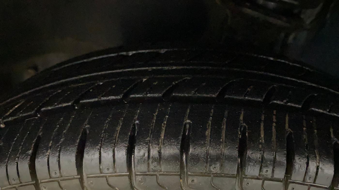 2015 Maruti Alto 800 LXI, Petrol, Manual, 6,945 km, Left Front Tyre Tread