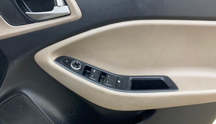 2015 Hyundai Elite i20 SPORTZ 1.2 (O), Petrol, Manual, 78,588 km, Driver Side Door Panels Control
