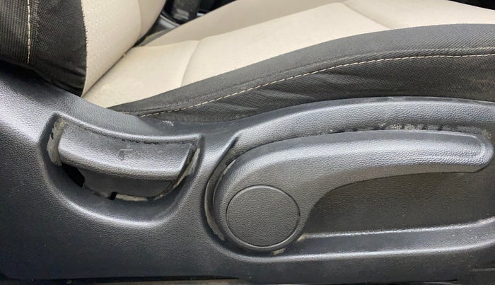 2015 Hyundai Elite i20 SPORTZ 1.2 (O), Petrol, Manual, 78,588 km, Driver Side Adjustment Panel