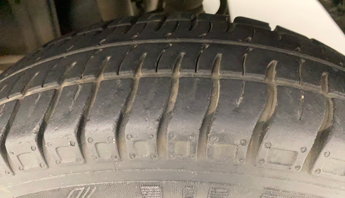 2014 Maruti Alto 800 LXI, Petrol, Manual, 31,007 km, Left Rear Tyre Tread