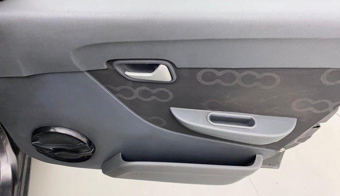 2014 Maruti Alto 800 LXI, Petrol, Manual, 31,007 km, Driver Side Door Panels Control
