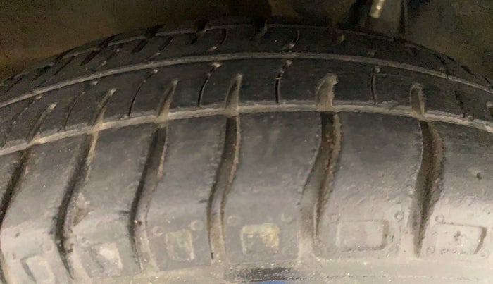 2014 Maruti Alto 800 LXI, Petrol, Manual, 31,007 km, Left Front Tyre Tread