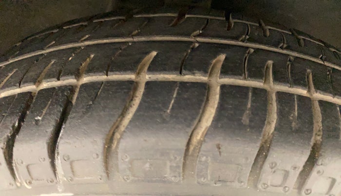 2014 Maruti Alto 800 LXI, Petrol, Manual, 31,007 km, Right Front Tyre Tread