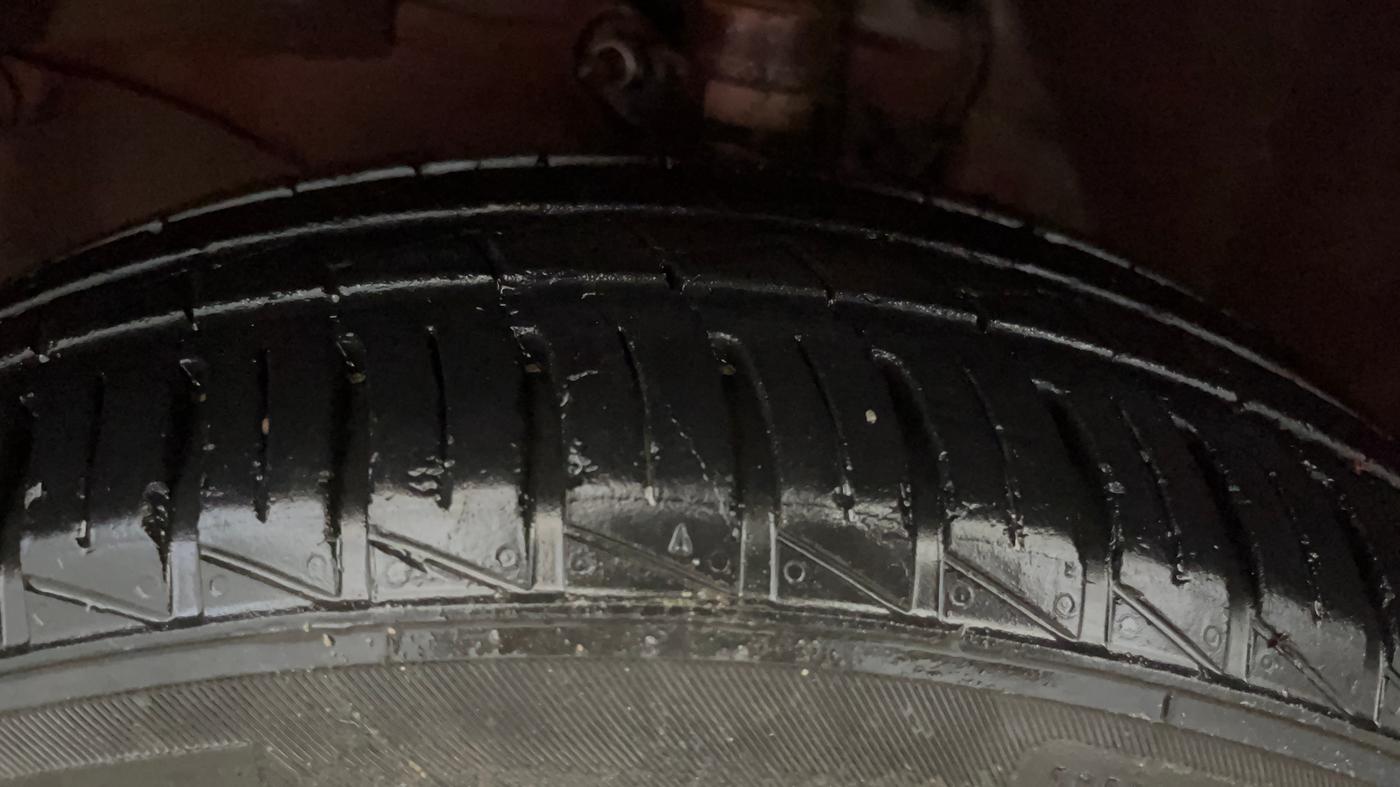 2014 Honda Brio VX AT, Petrol, Automatic, 65,567 km, Left Front Tyre Tread