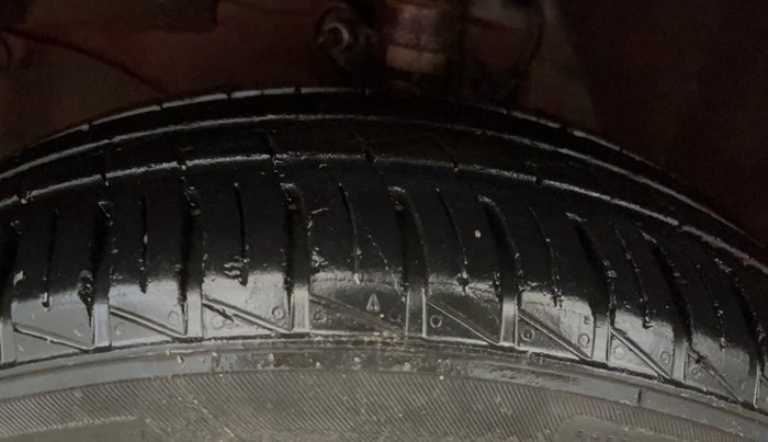 2014 Honda Brio VX AT, Petrol, Automatic, 65,567 km, Left Front Tyre Tread