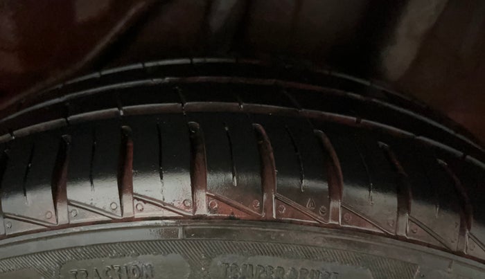 2014 Honda Brio VX AT, Petrol, Automatic, 65,567 km, Left Rear Tyre Tread