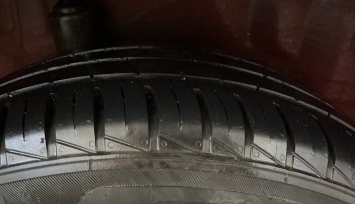 2014 Honda Brio VX AT, Petrol, Automatic, 65,567 km, Right Rear Tyre Tread