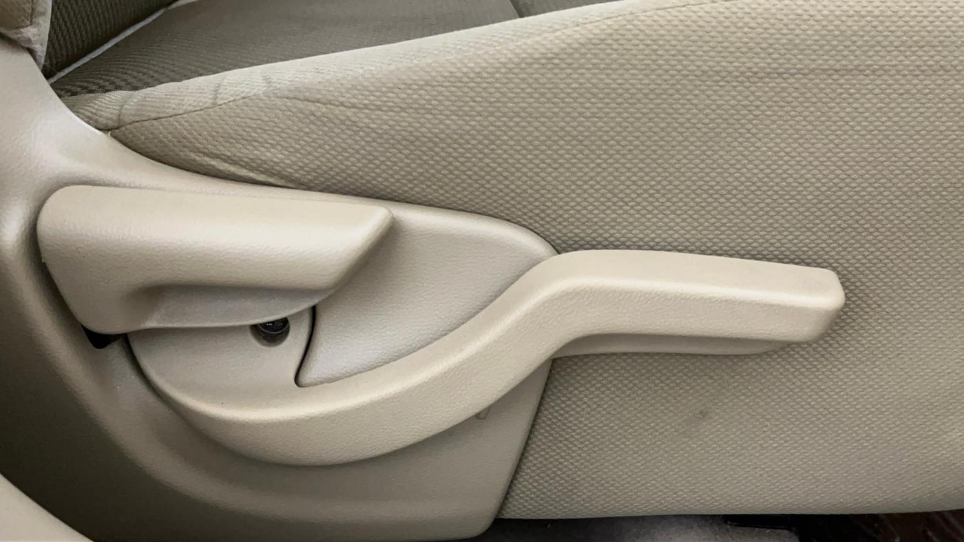 2014 Honda Brio VX AT, Petrol, Automatic, 65,567 km, Driver Side Adjustment Panel