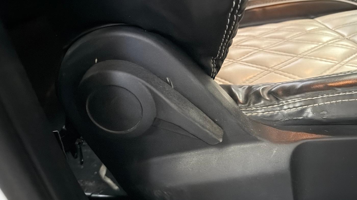 2023 Tata PUNCH PURE MT, Petrol, Manual, 27,447 km, Driver Side Adjustment Panel
