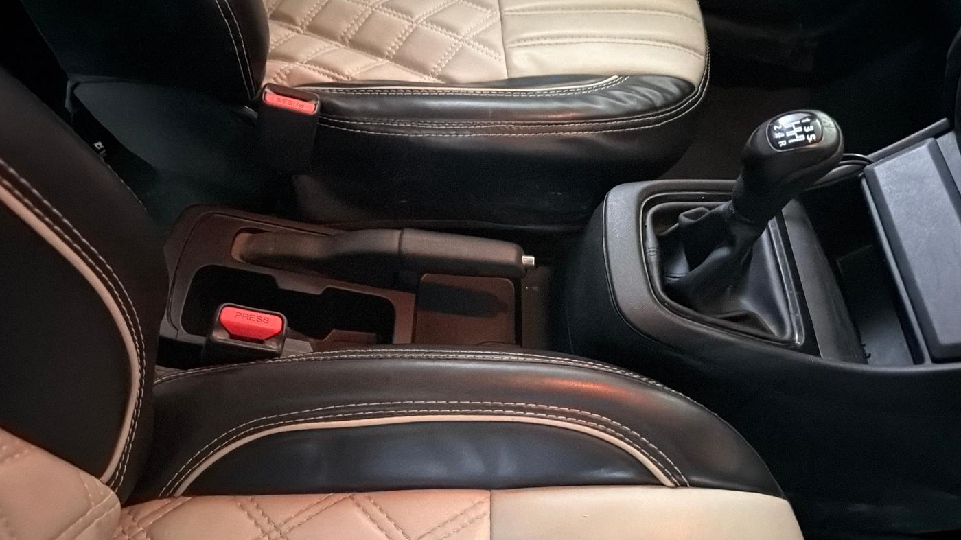 2023 Tata PUNCH PURE MT, Petrol, Manual, 27,447 km, Gear Lever