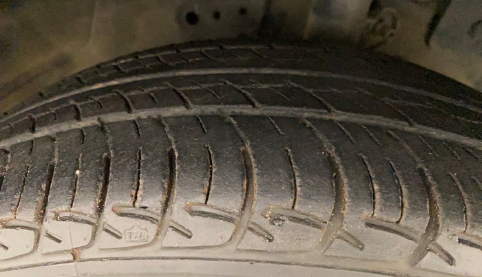 2012 Honda Brio S MT, Petrol, Manual, 26,569 km, Right Front Tyre Tread