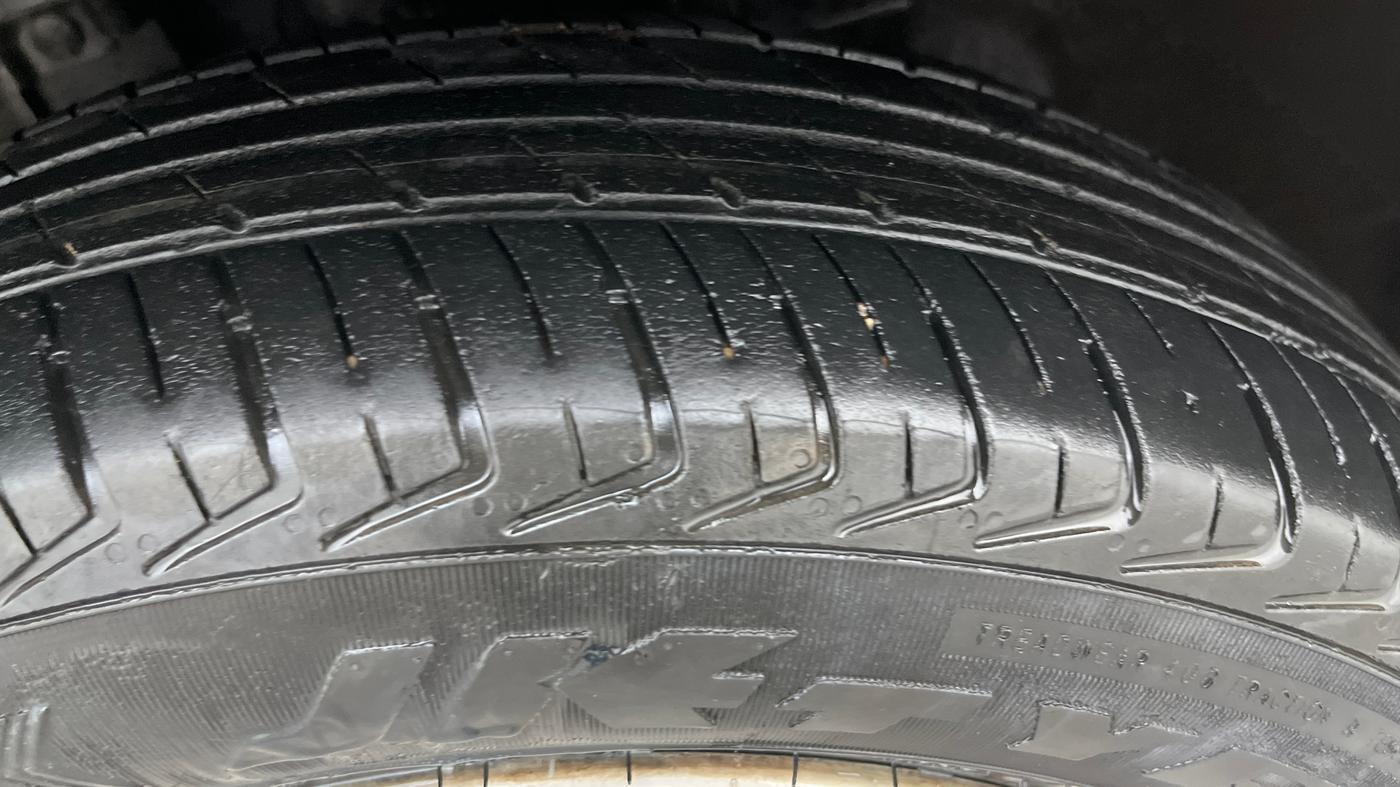 2017 Renault Kwid RXL, Petrol, Manual, 45,156 km, Left Front Tyre Tread