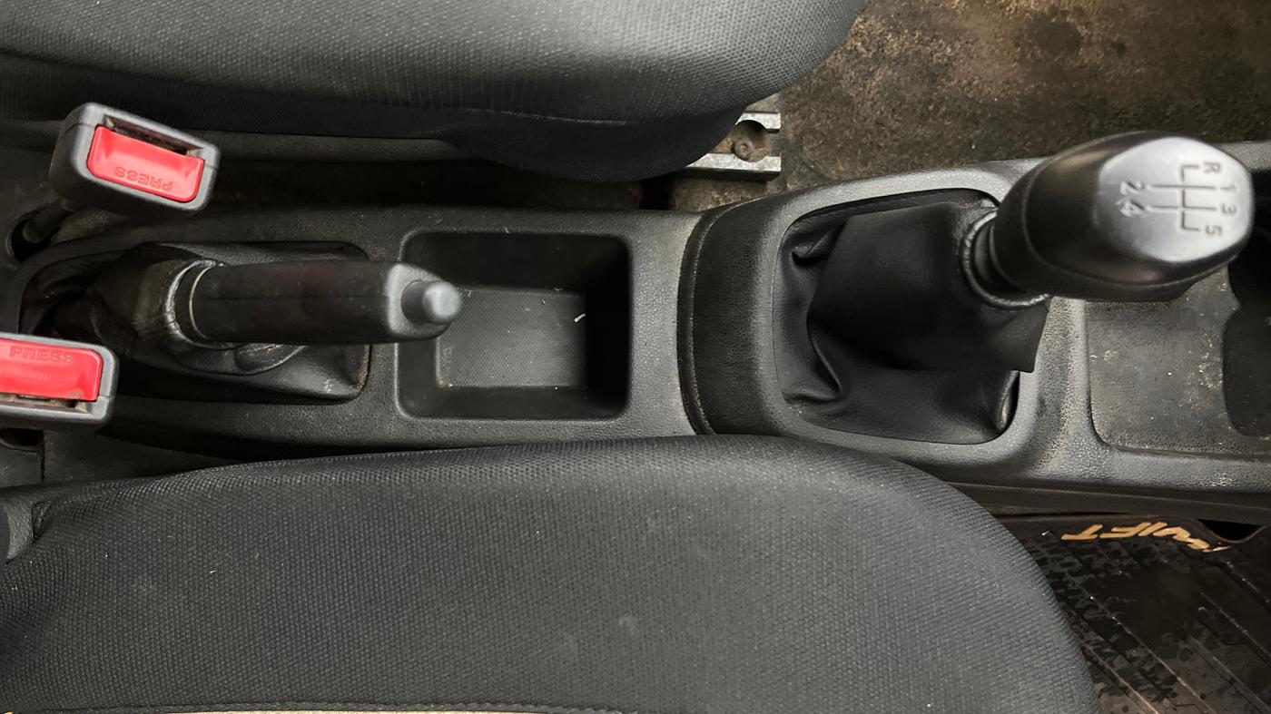 2017 Renault Kwid RXL, Petrol, Manual, 45,156 km, Gear Lever