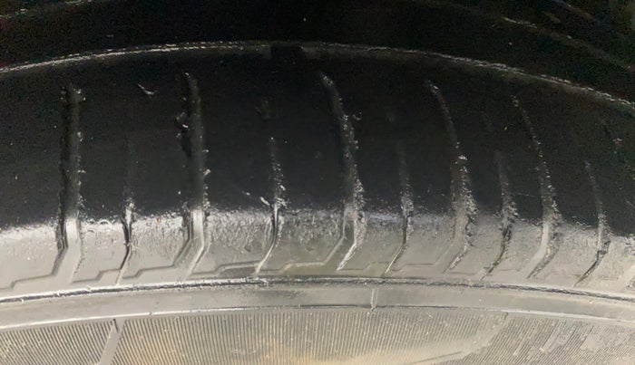 2020 Hyundai VENUE SX (O) 1.5 CRDI, Diesel, Manual, 53,641 km, Right Front Tyre Tread