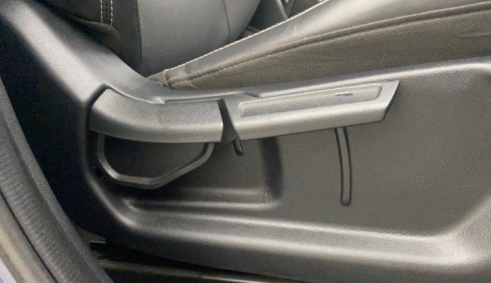 2020 Hyundai VENUE SX (O) 1.5 CRDI, Diesel, Manual, 53,641 km, Driver Side Adjustment Panel