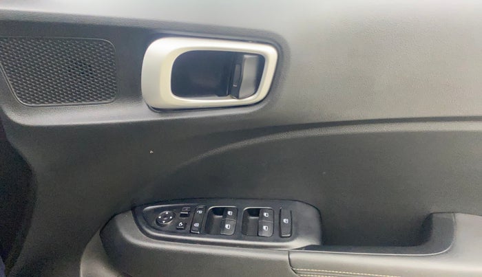 2020 Hyundai VENUE SX (O) 1.5 CRDI, Diesel, Manual, 53,641 km, Driver Side Door Panels Control