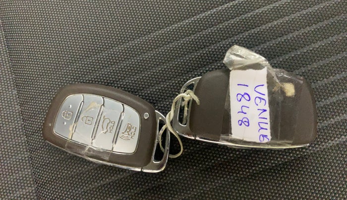 2020 Hyundai VENUE SX (O) 1.5 CRDI, Diesel, Manual, 53,641 km, Key Close Up