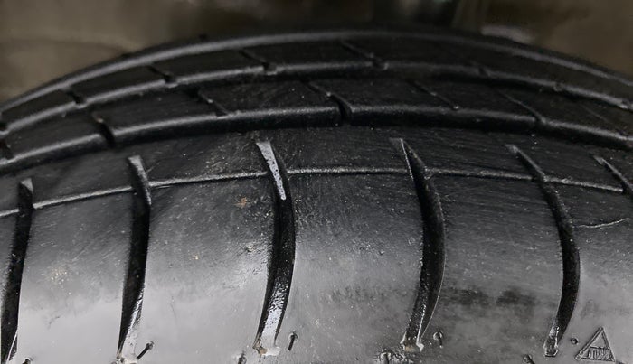 2014 Maruti Wagon R 1.0 LXI CNG, CNG, Manual, 65,019 km, Left Front Tyre Tread