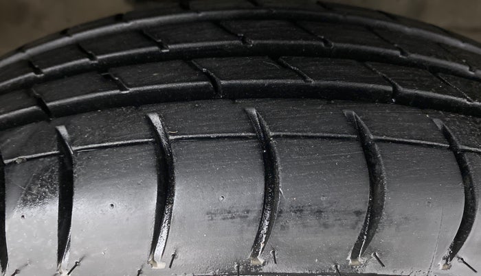 2014 Maruti Wagon R 1.0 LXI CNG, CNG, Manual, 65,019 km, Right Front Tyre Tread