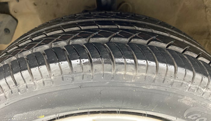 2009 Hyundai i20 MAGNA 1.2 VTVT, Petrol, Manual, 83,421 km, Left Front Tyre Tread