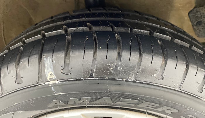 2009 Hyundai i20 MAGNA 1.2 VTVT, Petrol, Manual, 83,421 km, Right Front Tyre Tread