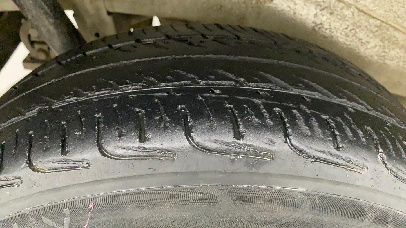 2018 Maruti Wagon R 1.0 LXI CNG, CNG, Manual, 99,782 km, Right Rear Tyre Tread