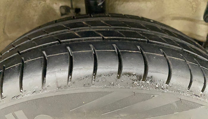 2018 Maruti Wagon R 1.0 LXI CNG, CNG, Manual, 99,782 km, Right Front Tyre Tread