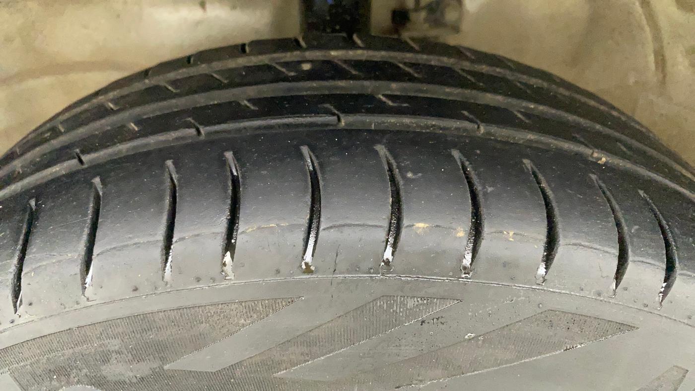 2018 Maruti Wagon R 1.0 LXI CNG, CNG, Manual, 99,782 km, Left Front Tyre Tread