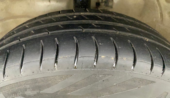 2018 Maruti Wagon R 1.0 LXI CNG, CNG, Manual, 99,782 km, Left Front Tyre Tread